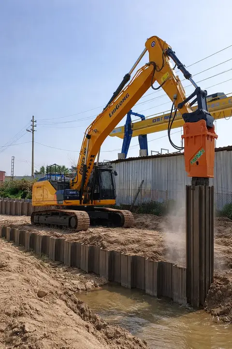 Muğla Palplanş: ekskavatörle palplanş çakımı