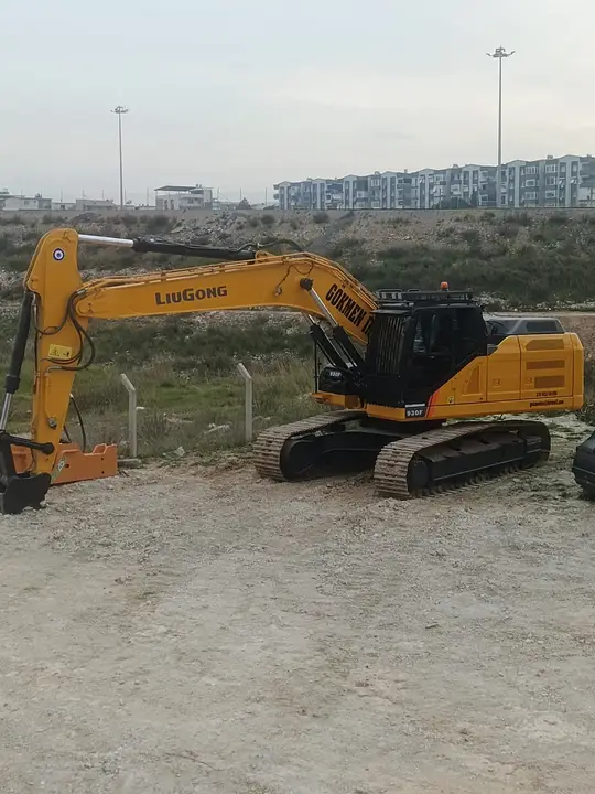 Muğla Palplanş: şantiyede vibro çakıcı ekipmanı