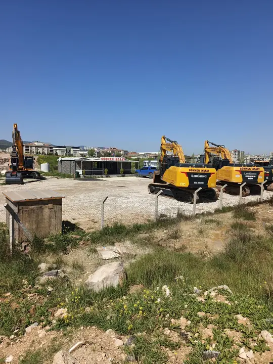 Muğla Palplanş: ekskavatöre bağlı vibro çakıcı
